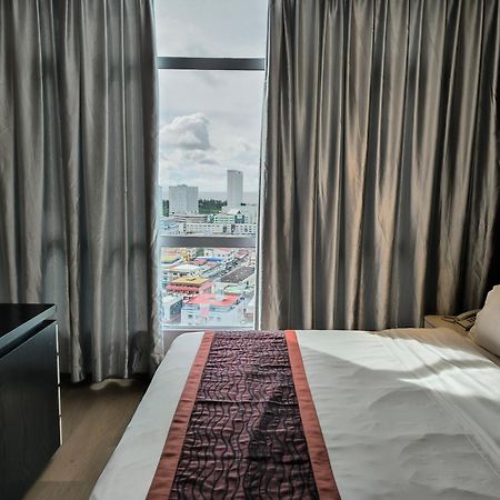 Meritz Hotel Miri Exterior foto